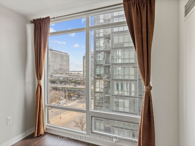 718 - 15 Brunel Crt