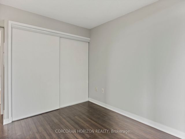718 - 15 Brunel Crt