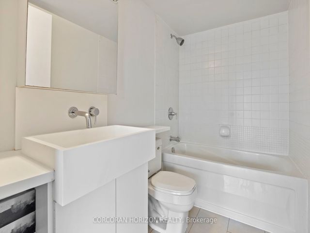 718 - 15 Brunel Crt