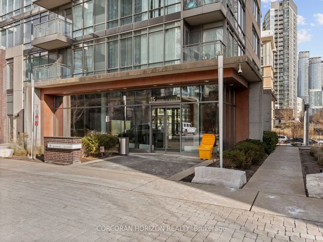 718 - 15 Brunel Crt