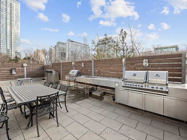 718 - 15 Brunel Crt