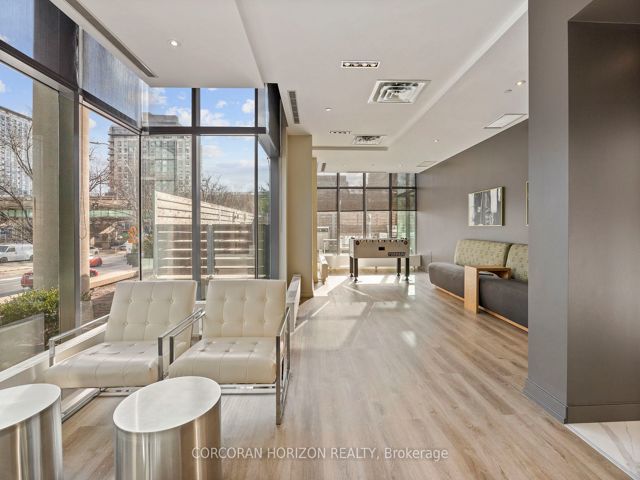 718 - 15 Brunel Crt