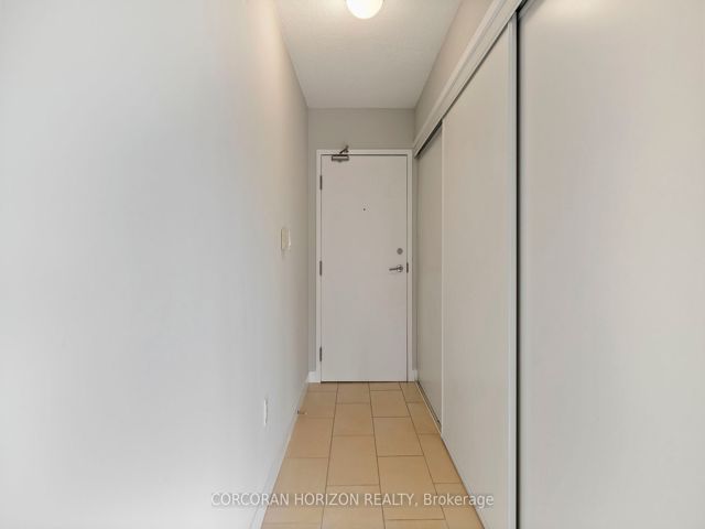 718 - 15 Brunel Crt