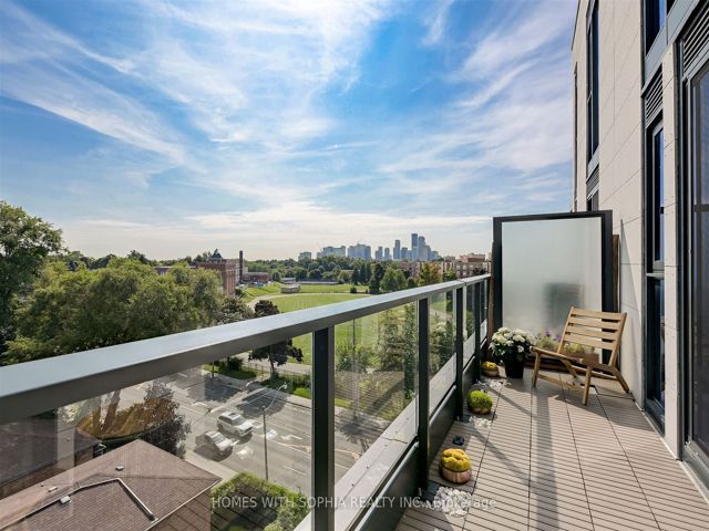 607 - 250 Lawrence Ave W