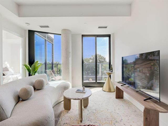 607 - 250 Lawrence Ave W