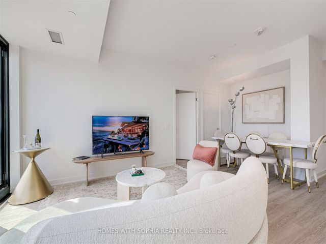 607 - 250 Lawrence Ave W