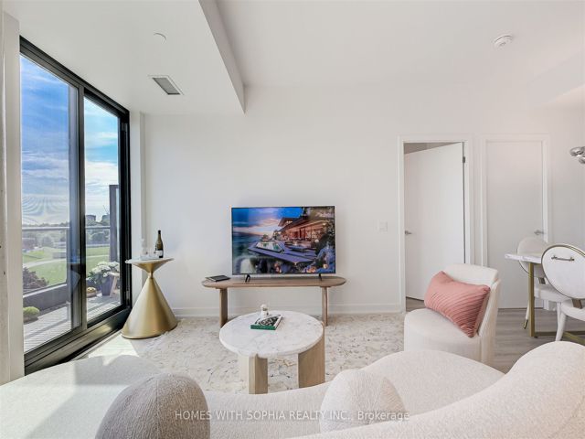 607 - 250 Lawrence Ave W