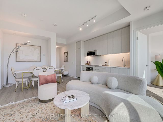 607 - 250 Lawrence Ave W