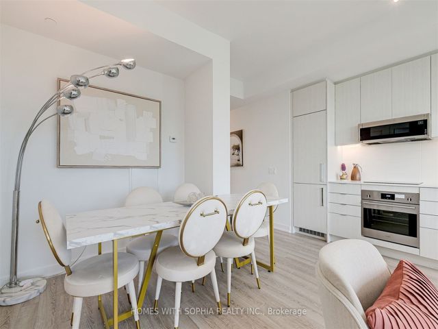 607 - 250 Lawrence Ave W