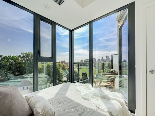 607 - 250 Lawrence Ave W