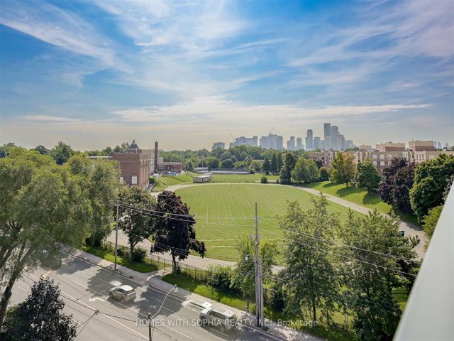 607 - 250 Lawrence Ave W