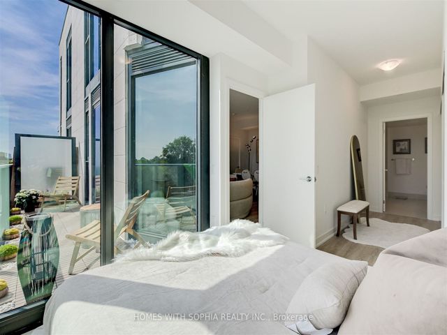 607 - 250 Lawrence Ave W