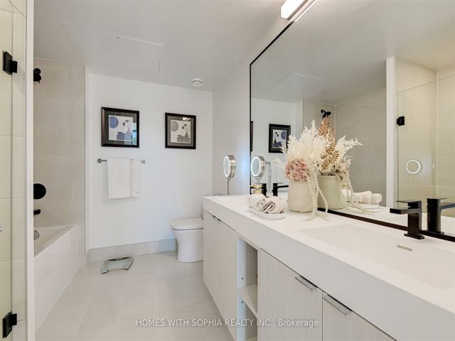 607 - 250 Lawrence Ave W