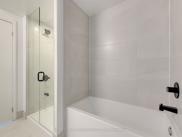 607 - 250 Lawrence Ave W