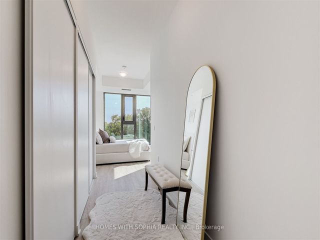 607 - 250 Lawrence Ave W