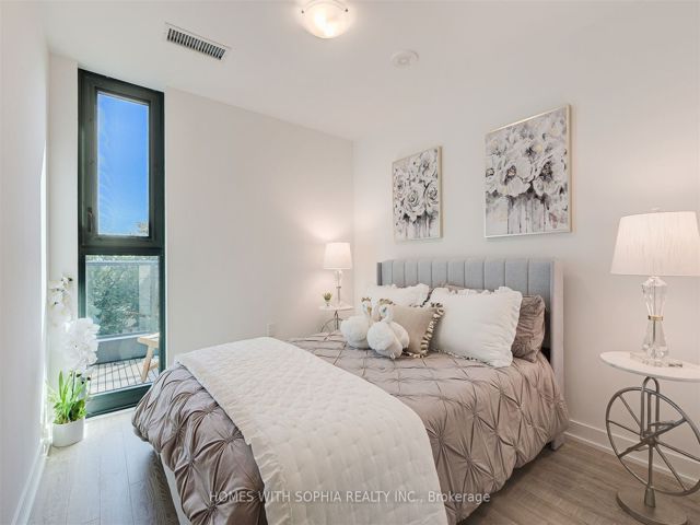 607 - 250 Lawrence Ave W