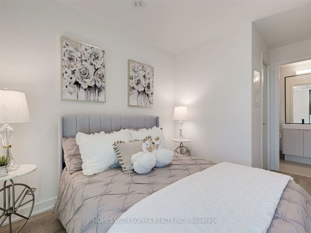 607 - 250 Lawrence Ave W
