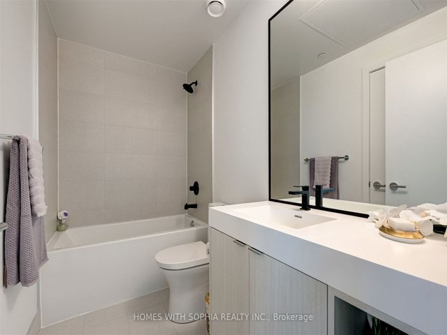 607 - 250 Lawrence Ave W