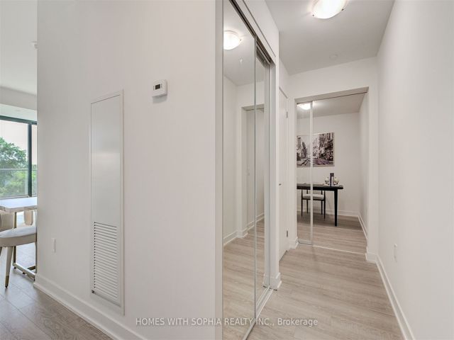 607 - 250 Lawrence Ave W