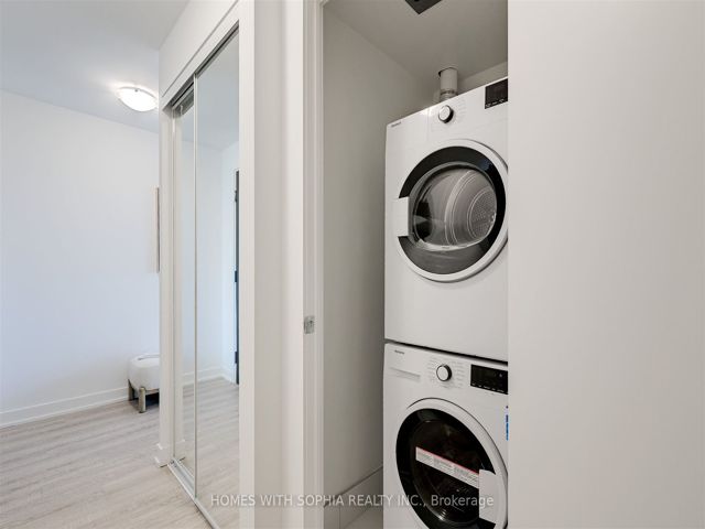 607 - 250 Lawrence Ave W