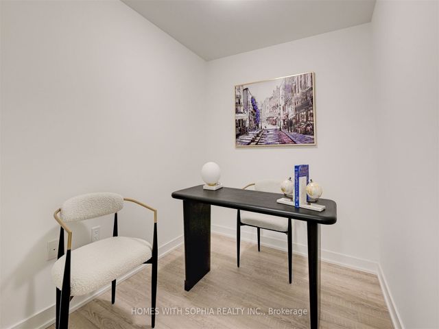 607 - 250 Lawrence Ave W