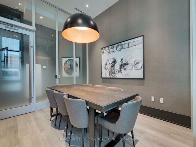 607 - 250 Lawrence Ave W