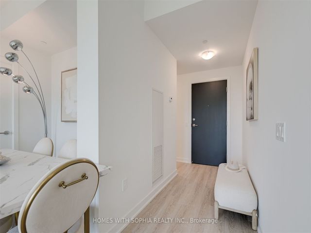 607 - 250 Lawrence Ave W