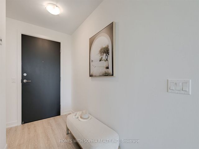 607 - 250 Lawrence Ave W