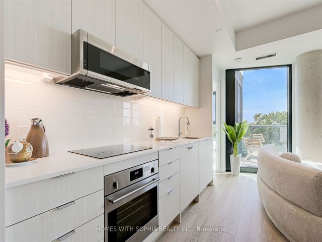 607 - 250 Lawrence Ave W