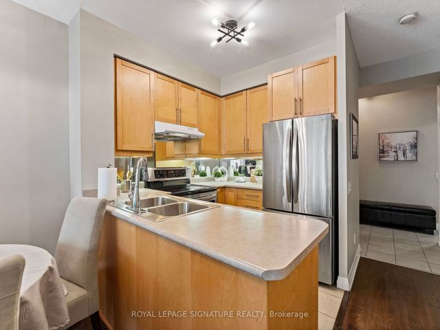 306 - 1121 Bay St