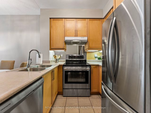 306 - 1121 Bay St