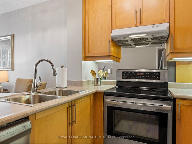 306 - 1121 Bay St