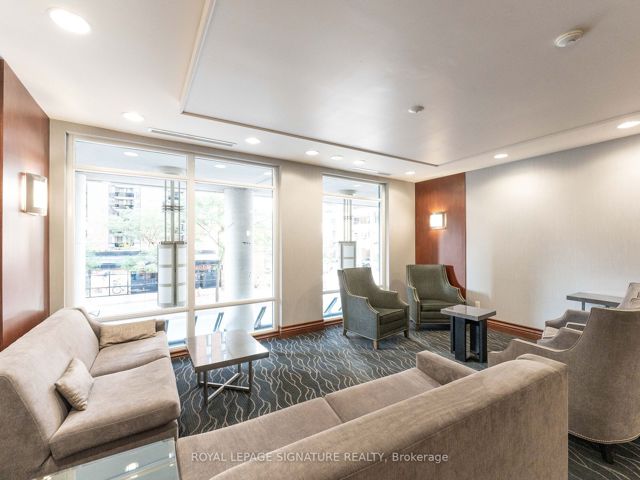 306 - 1121 Bay St