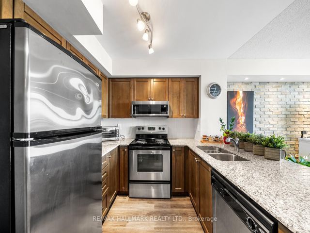 413 - 225 Wellesley St E