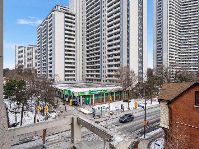 413 - 225 Wellesley St E