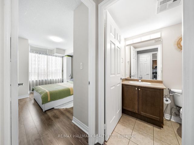 413 - 225 Wellesley St E