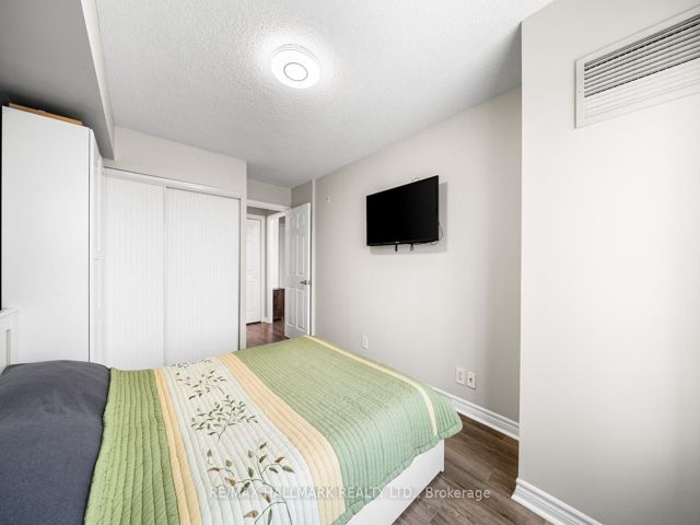 413 - 225 Wellesley St E