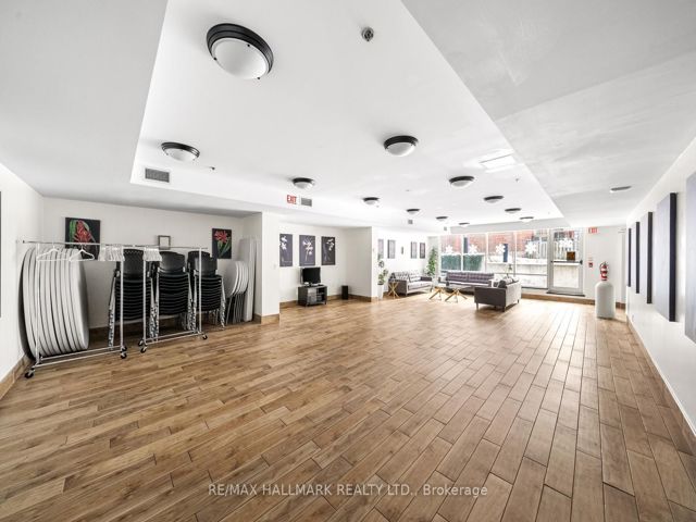 413 - 225 Wellesley St E