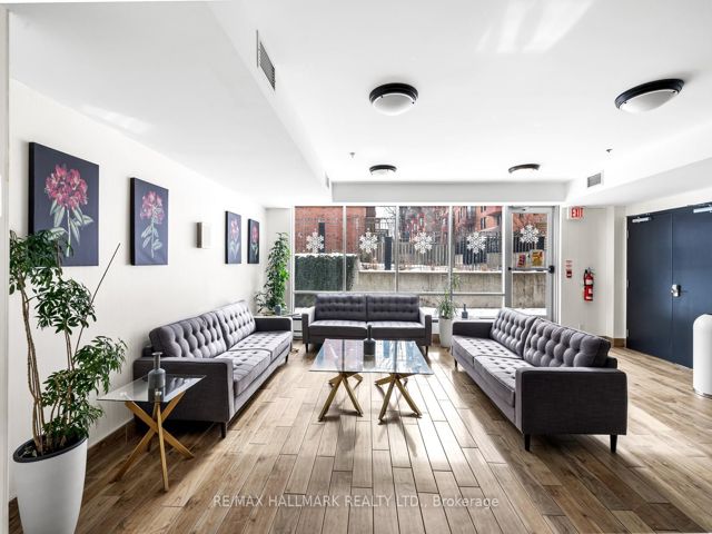 413 - 225 Wellesley St E