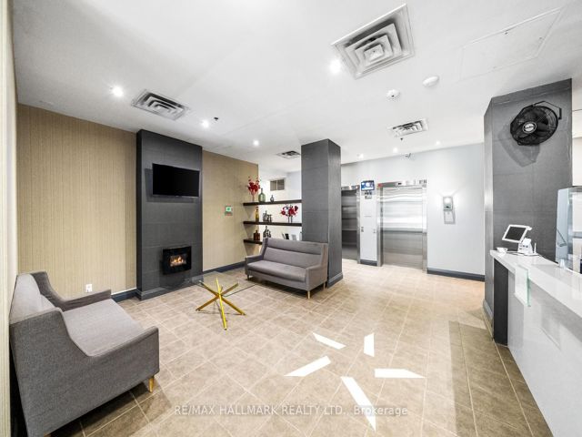 413 - 225 Wellesley St E
