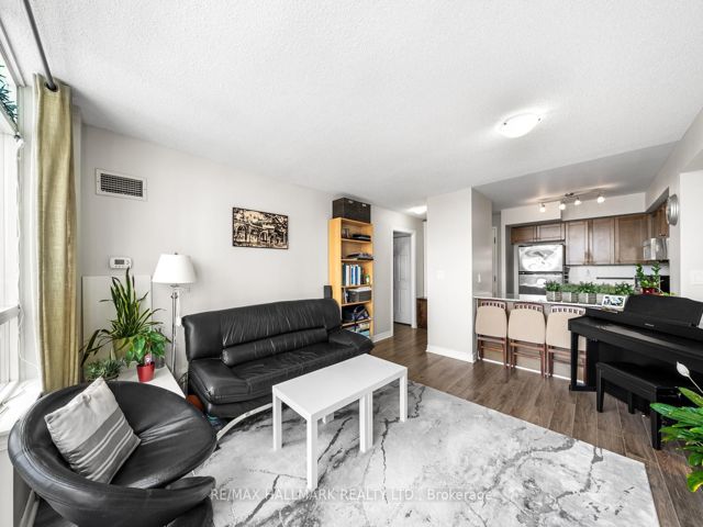 413 - 225 Wellesley St E
