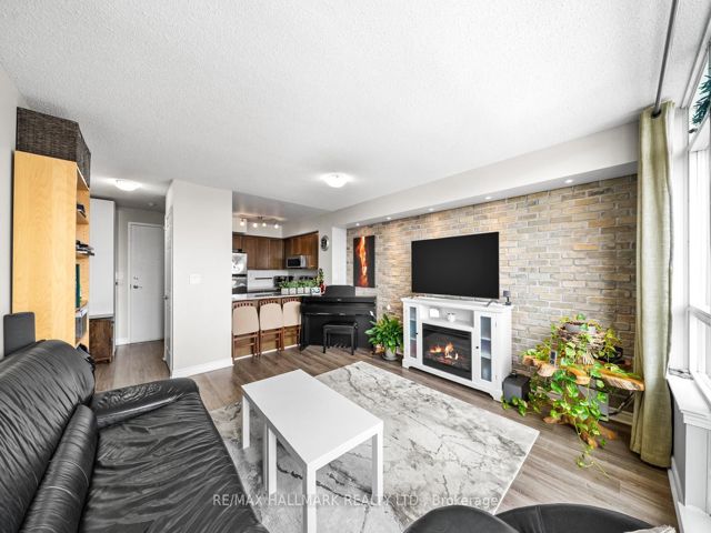 413 - 225 Wellesley St E