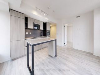 402 - 2 Augusta Ave