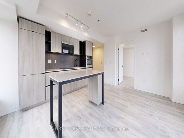 402 - 2 Augusta Ave