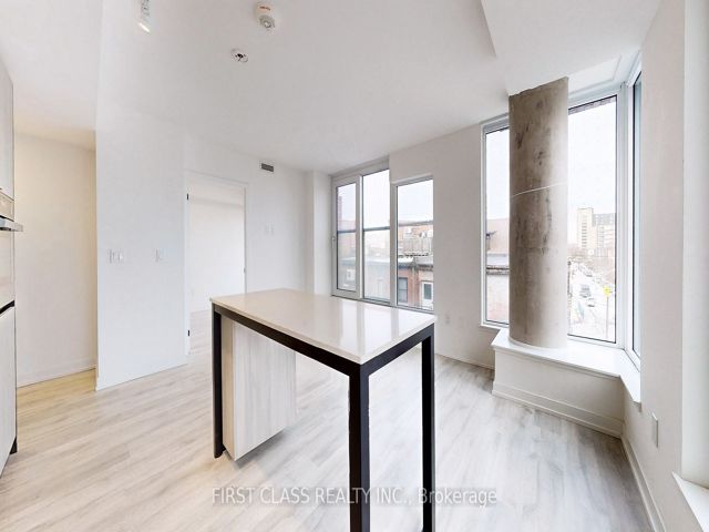 402 - 2 Augusta Ave