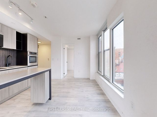 402 - 2 Augusta Ave