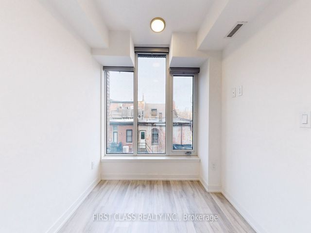 402 - 2 Augusta Ave