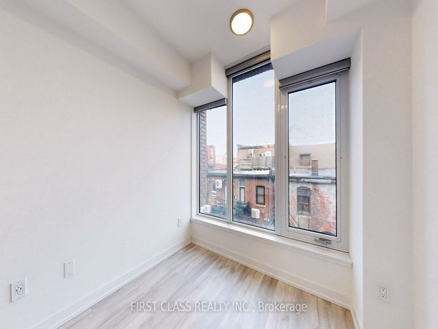 402 - 2 Augusta Ave