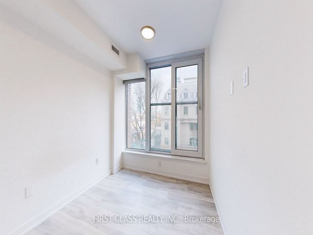 402 - 2 Augusta Ave
