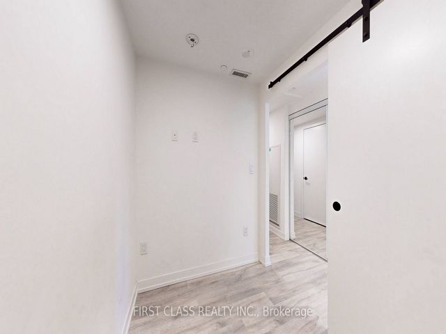 402 - 2 Augusta Ave